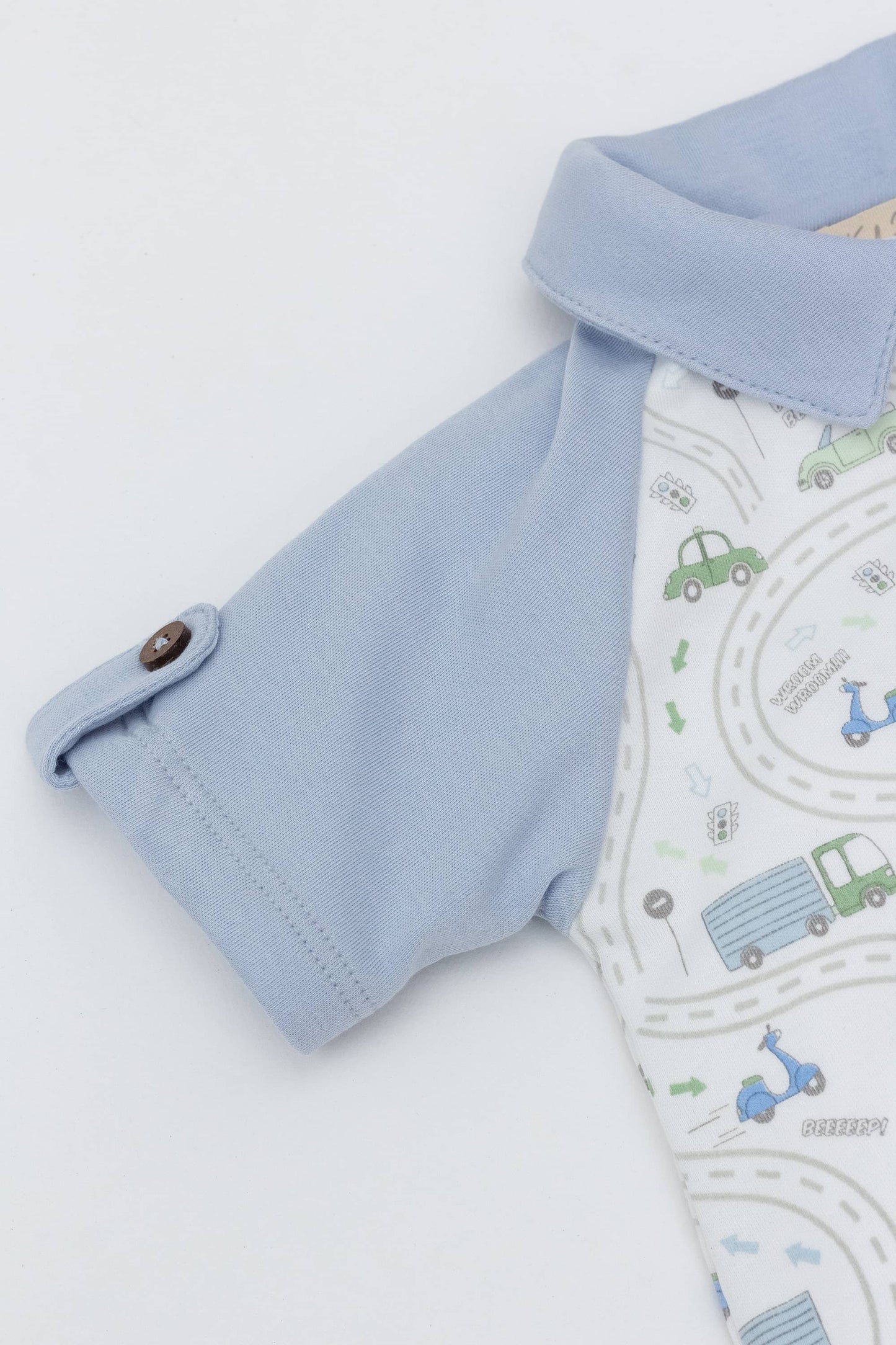 Short sleeve romper with contrasting collar traffic print