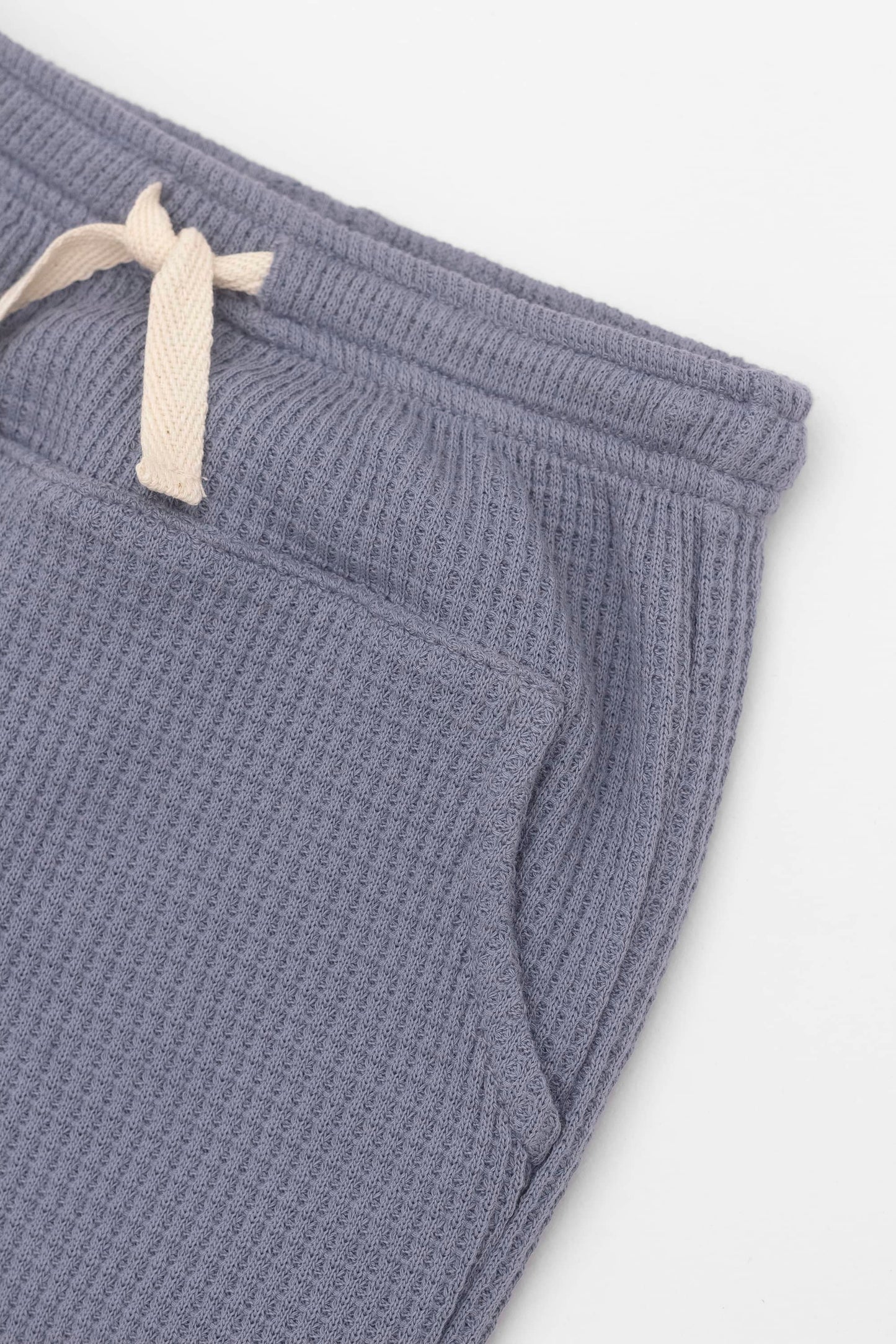 Blue moon joggers with elasticized waist, drawstring and kangaroo pocket. Front detail