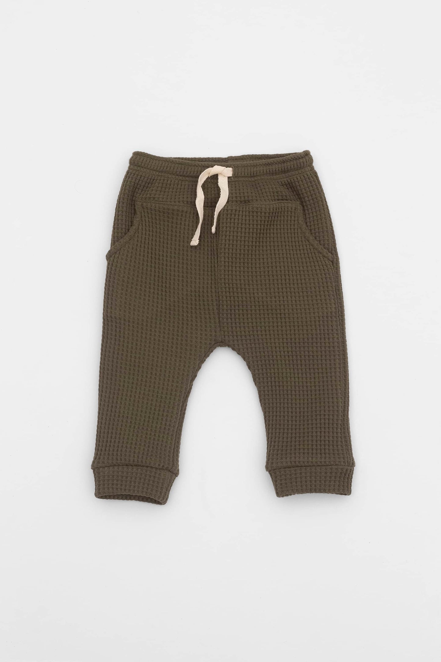 Olive joggers with elasticized waist, drawstring and kangaroo pocket. Front