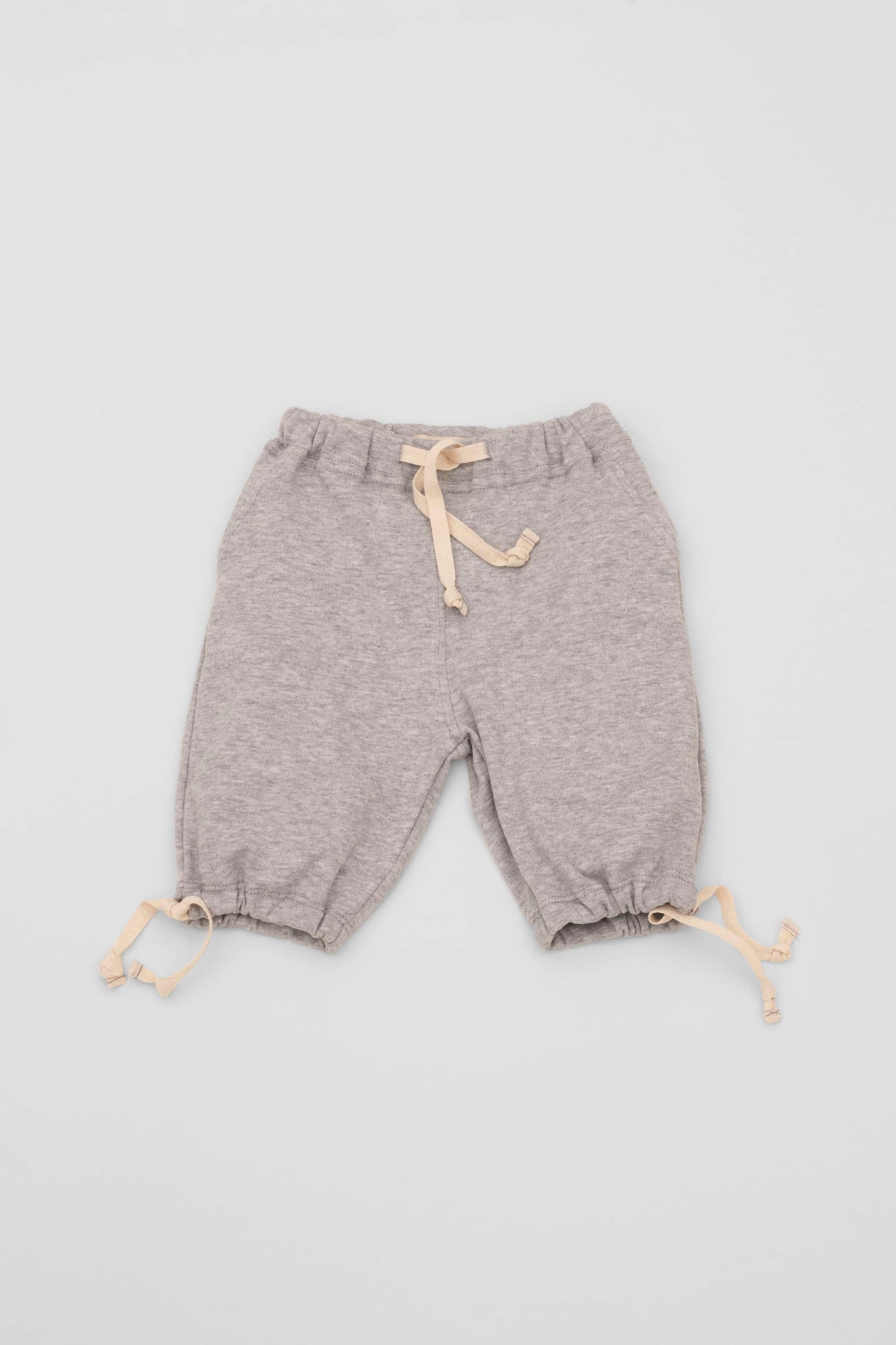 Grey organic pima cotton bermuda shorts with elasticized waist and fake pockets. Front view