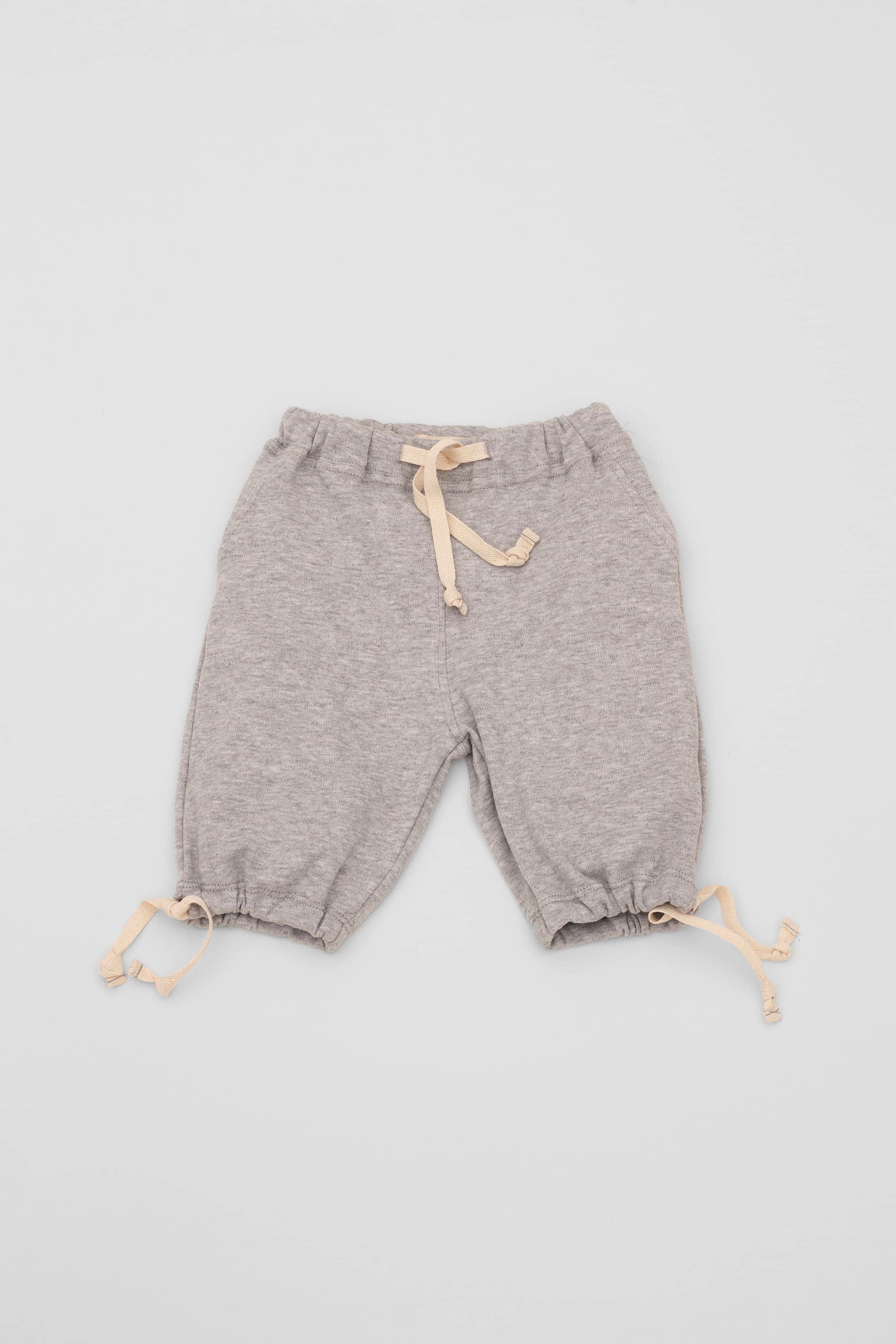 Grey organic pima cotton bermuda shorts with elasticized waist and fake pockets. Front view