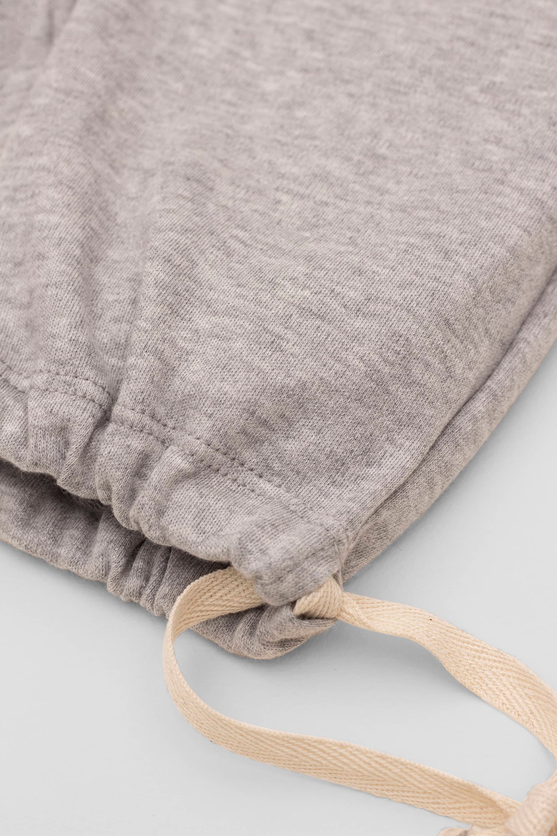 Grey organic pima cotton bermuda shorts with elasticized waist and fake pockets. Leg detail