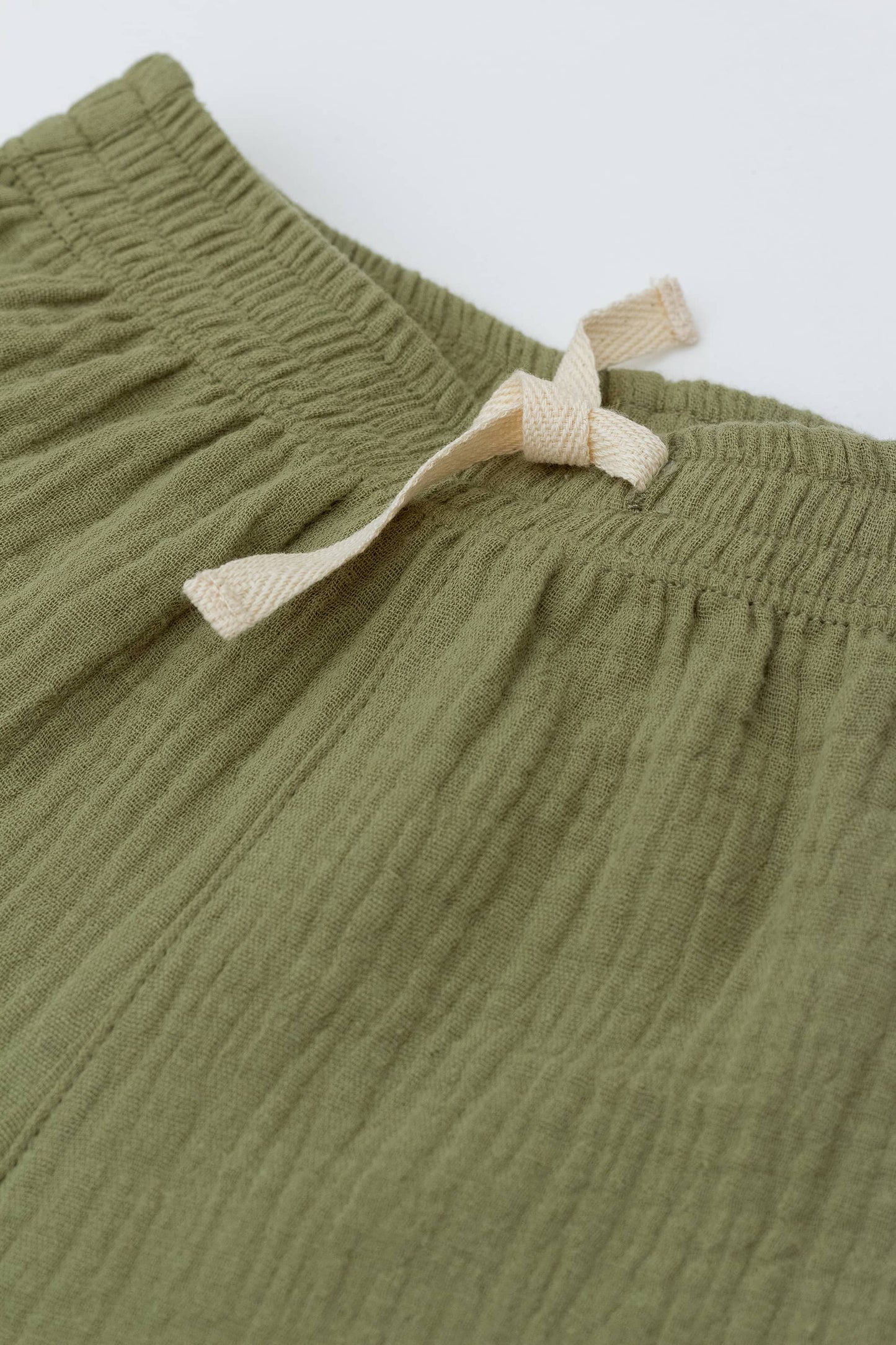 Muslin shorts with elastic waistband green