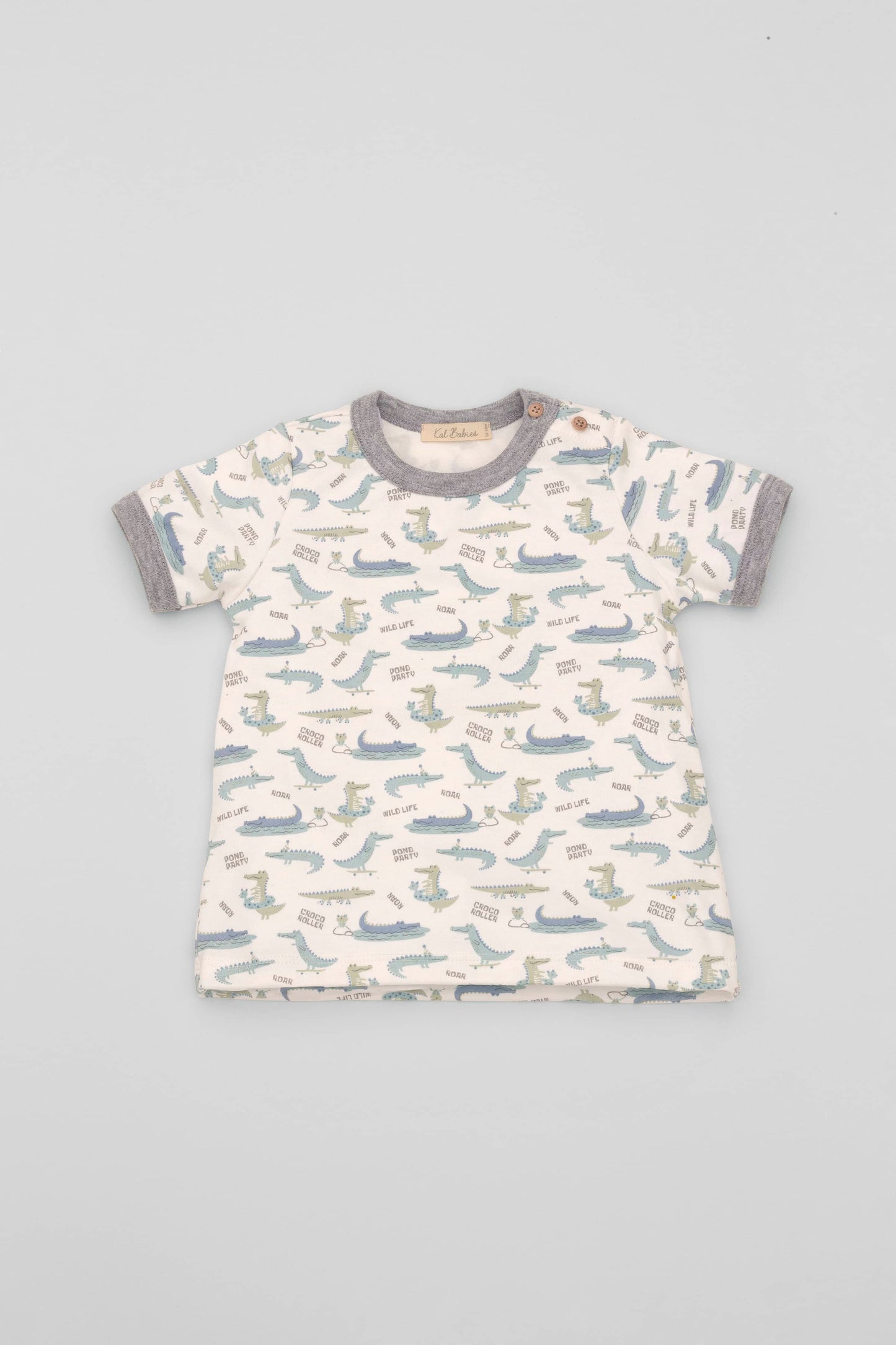 Organic pima cotton short-sleeve t-shirt with reptile print theme and contrasted neckline in heather grey. Front view