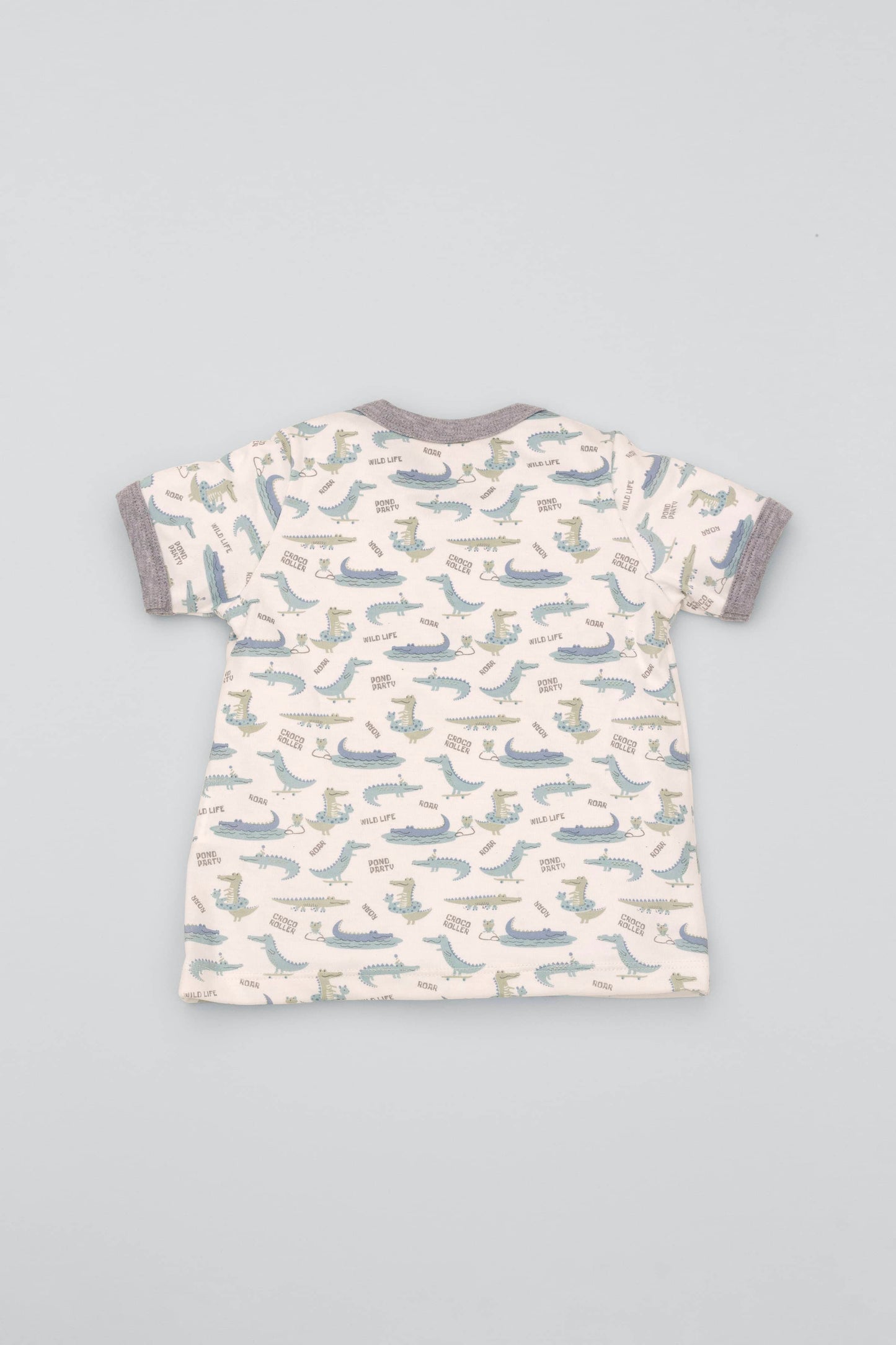 Organic pima cotton short-sleeve t-shirt with reptile print theme and contrasted neckline in heather grey. Back view