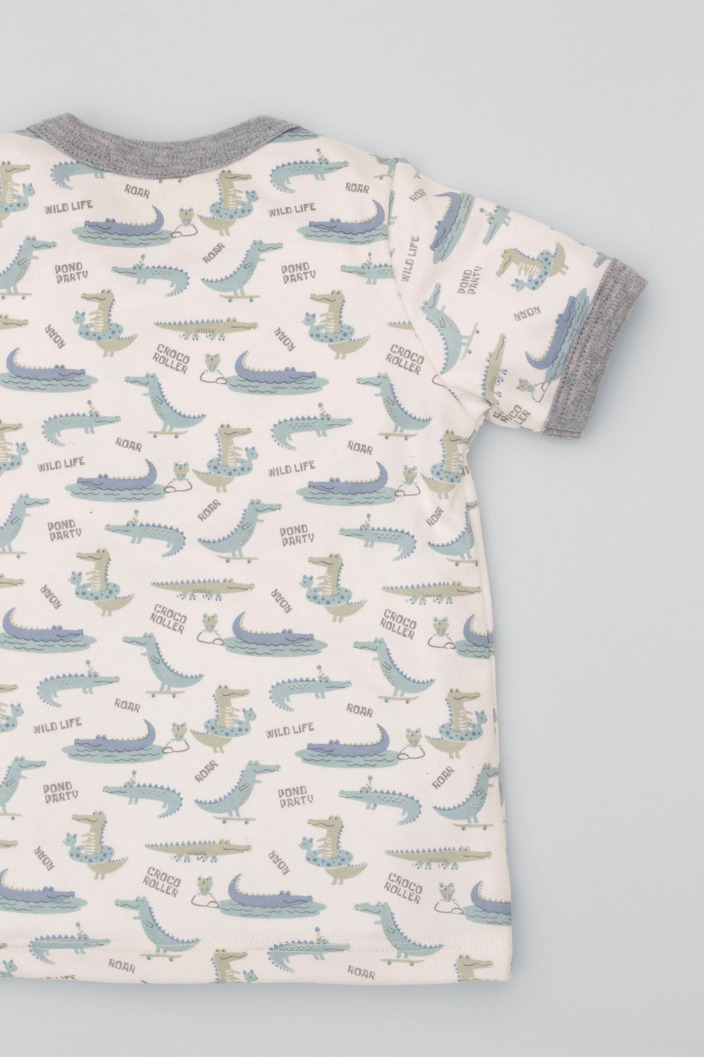 Organic pima cotton short-sleeve t-shirt with reptile print theme and contrasted neckline in heather grey. Back detail