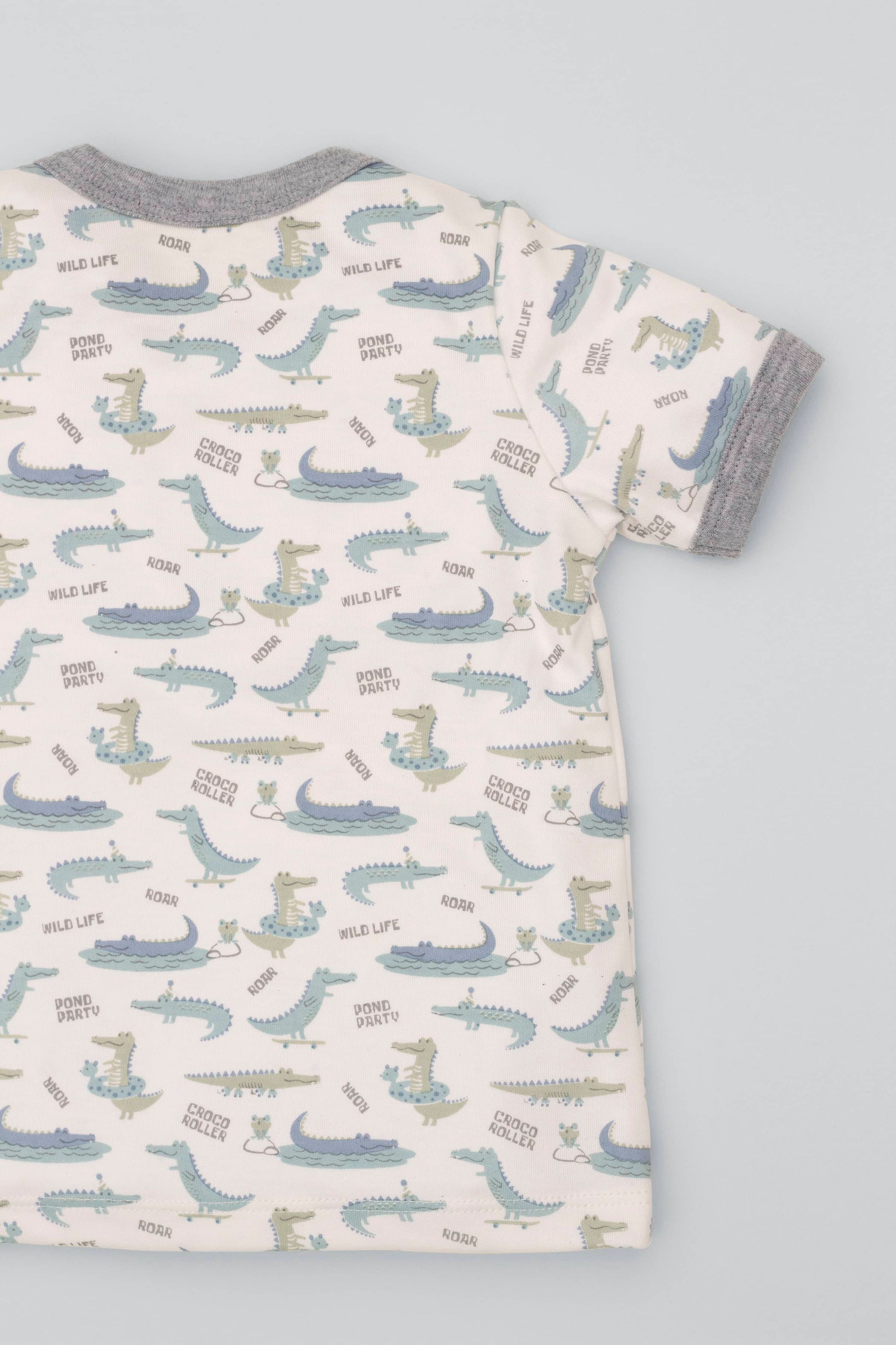 Organic pima cotton short-sleeve t-shirt with reptile print theme and contrasted neckline in heather grey. Back detail