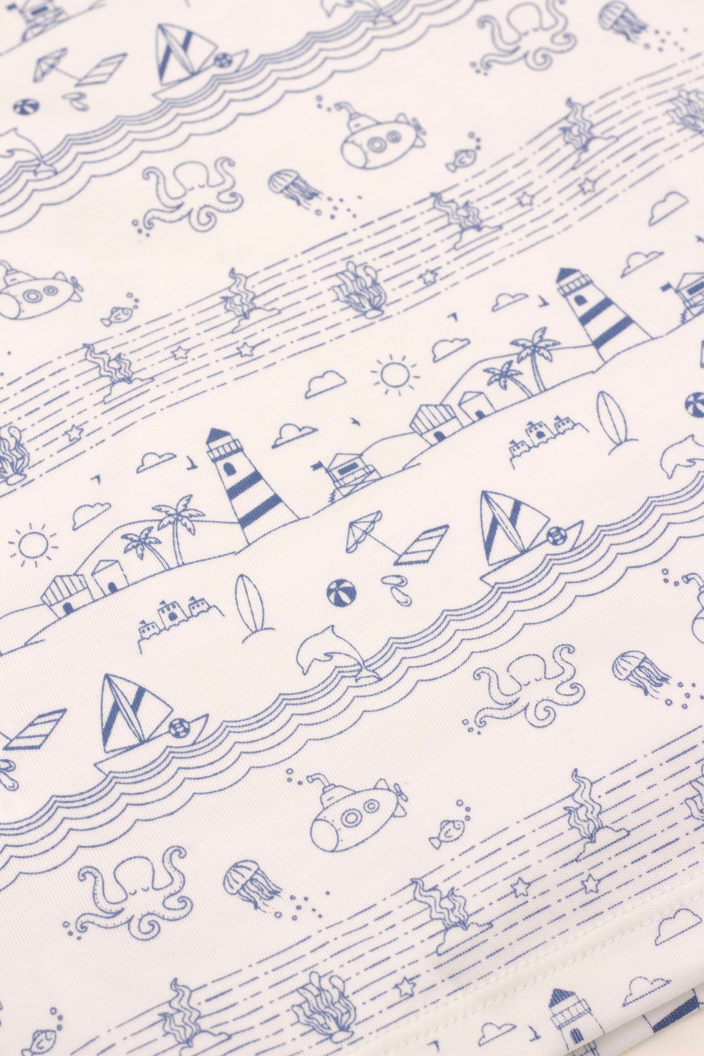 Organic pima cotton short-sleeve t-shirt with seascape print theme and contrasted neckline in heather blue. Print detail