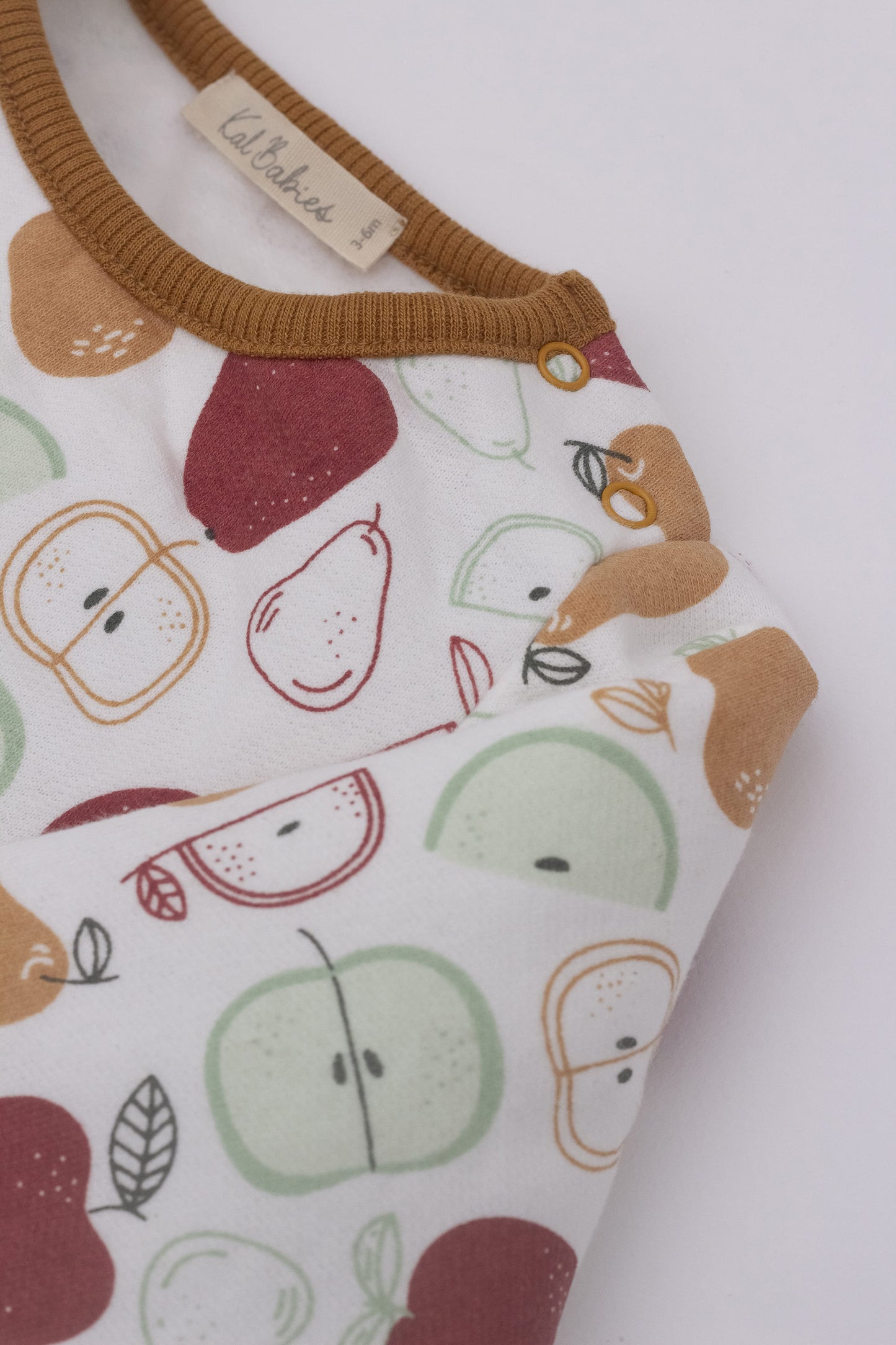 Organic sweatshirt apples