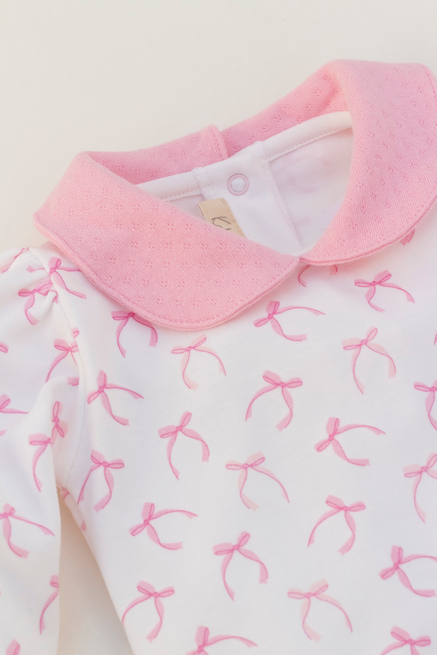 Long sleeve ribbons bodysuit with pink collar