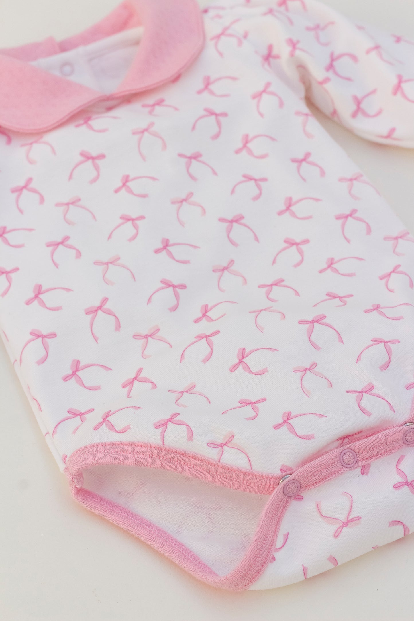 Long sleeve ribbons bodysuit with pink collar