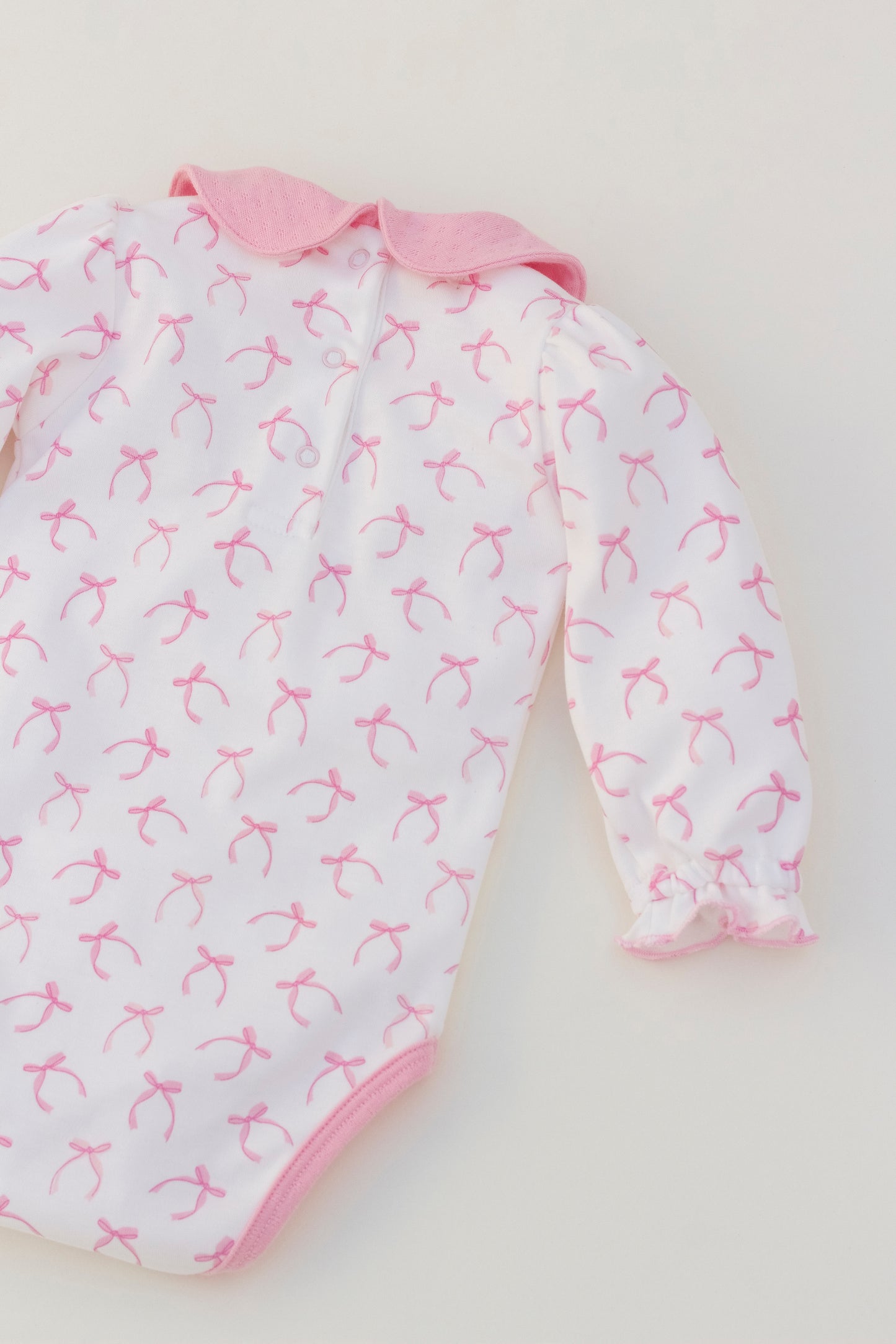 Long sleeve ribbons bodysuit with pink collar