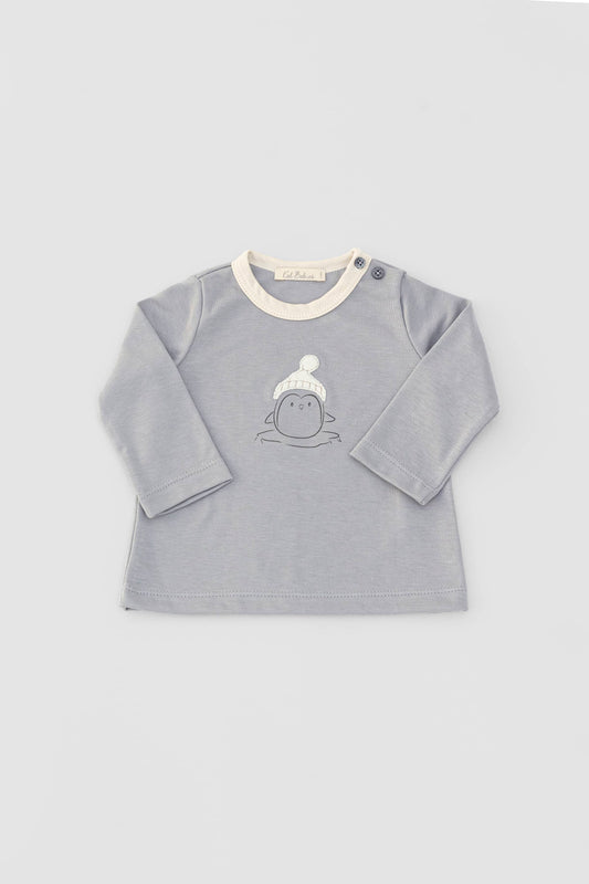 Long sleeve crewneck top with buttons at shoulder. Printed penguin with beanie appliqué. Grey/natural organic pima cotton. Front view